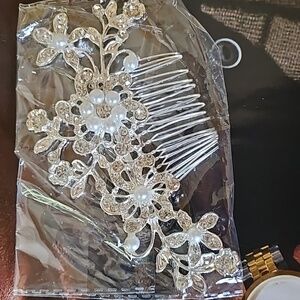 NEW in package faux pearl and rhinestone silvertone bridal hair comb
